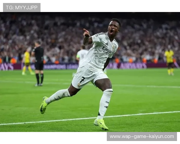 维尼修斯高速插上接应分球,皇马左右两翼联动 维尼修斯高速插上接应分球,皇马左右两翼联动