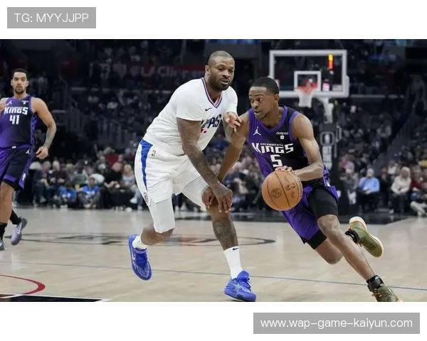 福克斯关键突破上篮,国王主场得胜 福克斯关键突破上篮,国王主场得胜